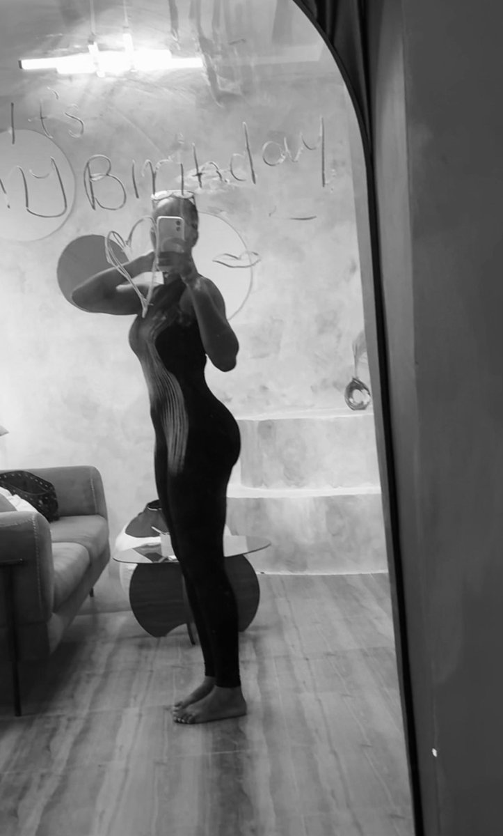 BevyBlack's tweet photo. Mirror picture hits different 💋 https://t.co/rbbuTN1NLE