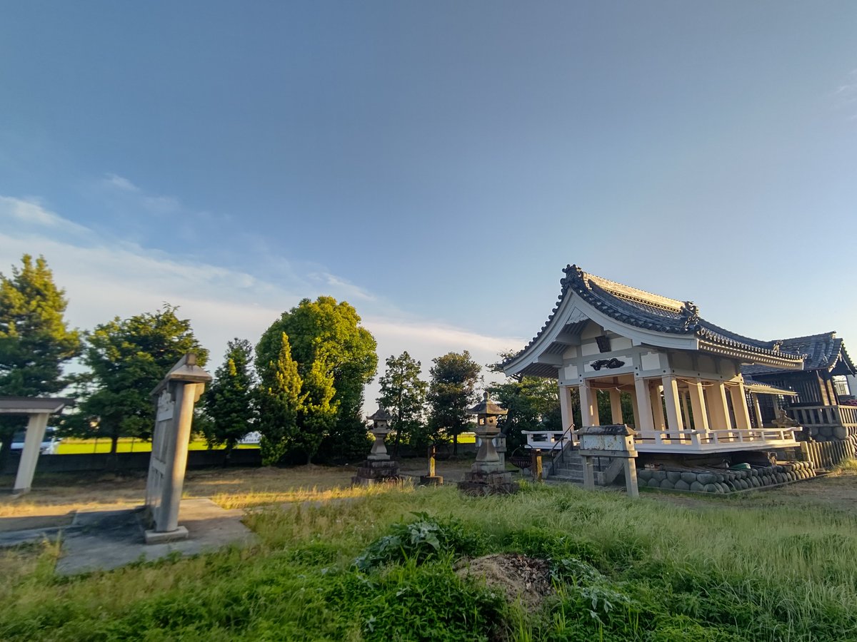 8ryusha's tweet photo. 日本の心～龍神の言霊～
【自分探しをやめてみる】
自分探しをしても自分は見つからない。
なぜならば、探してる自分が自分だからです。
それよりも
困っている人をみつけ、人助けを実行することで
あなたの探してる「自分」が見つかるのです。
龍の御朱印帳
👇️👇️
https://t.co/OBg8WQkG2J https://t.co/ksPmsKTlRa