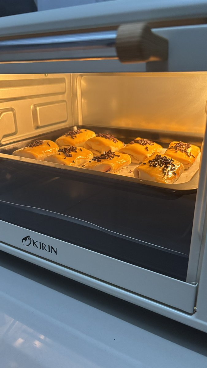 ayyaayas's tweet photo. New Oven, siap bereksperimen!!!
Terima kasih sudah selalu memuliakan istrimu.. semoga Allah senantiasa limpahkan rezeki yg halal lebih banyak lagi ya suami🥹🤍

New skill unlocked🔓 https://t.co/WPYOssgMUf