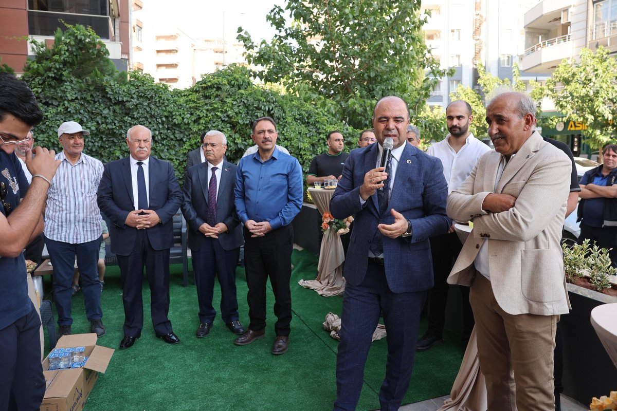 Karakoprubel's tweet photo. Belediye Başkanımız Nihat Çiftçi, Karaköprü'de hizmete açılan yeni iş yerinin açılış programına katılarak işletme sahipleri ve vatandaşlarla bir araya geldi.

Nazik davetleri ve misafirperverlikleri dolayısıyla Songül Taşkın ve Nadide Saraç'a teşekkür ediyor, yeni iş yerlerinin hayırlı ve bereketli olmasını diliyoruz.