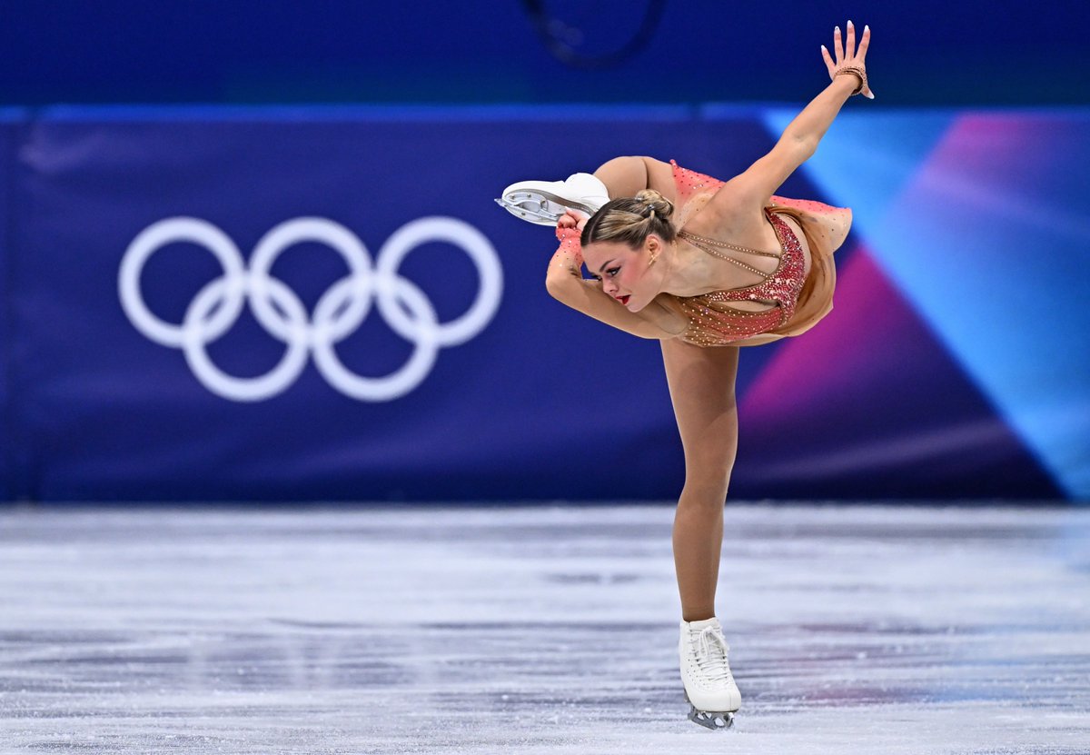 MonarchieBe's tweet photo. ⛸️ Loena Hendrickx met un terme à sa carrière sportive. Championne d’Europe en 2024 et double médaillée aux championnats du monde (2022 et 2023), elle a marqué l’histoire du patinage artistique belge. Félicitations pour ce parcours exceptionnel et bon vent pour la suite ! 👏🇧🇪 https://t.co/amCbGO8fOu
