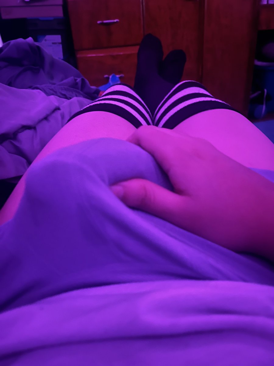 glasypumps's tweet photo. Sorpresita, adivinen quien anda muy feliz~💜
#femboy #horny #cute https://t.co/jaFOcH0RYm