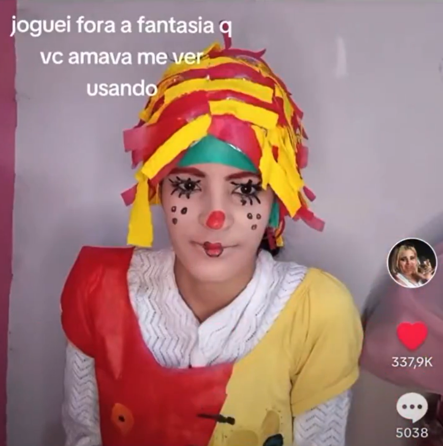 noologia's tweet photo. penso mt nesse frame... joguei fora a Fantasia q vc amava me ver usando... isso é lacan https://t.co/jdZLIjDlTF