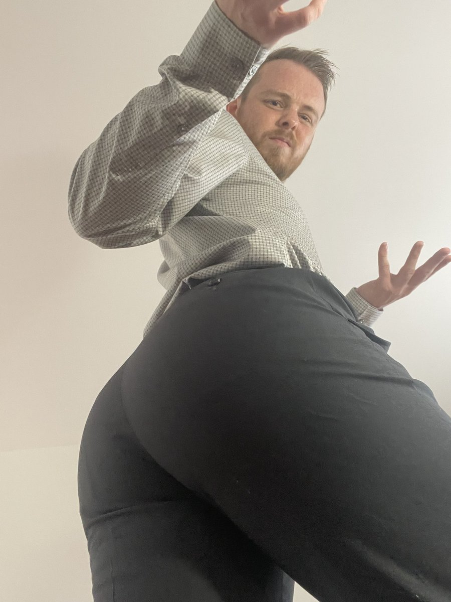 gianttalonjames's tweet photo. Dude, what are you doing on my chair?
#sizetwitter #macrophilia #giantman https://t.co/KUWqSJnJke