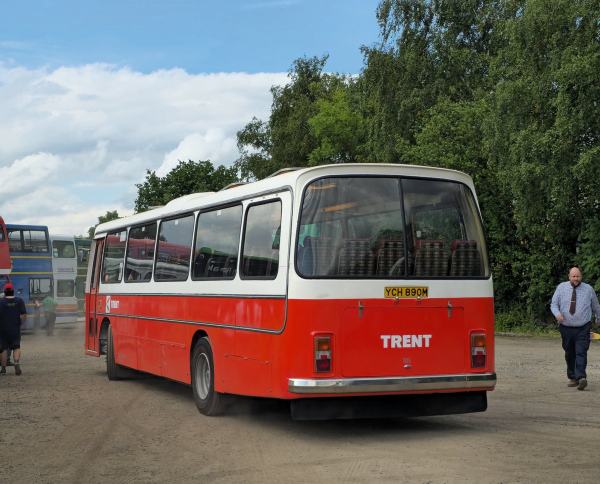 MarcJF241's tweet photo. Preserved Trent Bristol RELH6L/ECW, 101 - YCH 890M seen on Sunday at the Derbyshire Dales Bus &amp; Train Festival held at @peakrail1 Rowsley South Station in association with Nottingham Heritage Vehicles Charity. https://t.co/CZJw0O0Ril