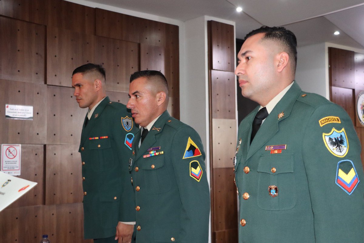 ejercito_cedoc's tweet photo. La Escuela de Armas Combinadas del @COL_EJERCITO  realizó la ceremonia de clausura del tercer Curso de Profesor Militar del primer semestre del 2026. Durante lo corrido del año, se ha capacitado a 86 alumnos, entre oficiales, suboficiales, soldados y personal civil, logrando fortalecer el sistema de educación militar, mediante la transmisión de capacidades pedagógicas y didácticas que están orientadas a formar profesionales íntegros y líderes competentes. #EducaciónMilitar