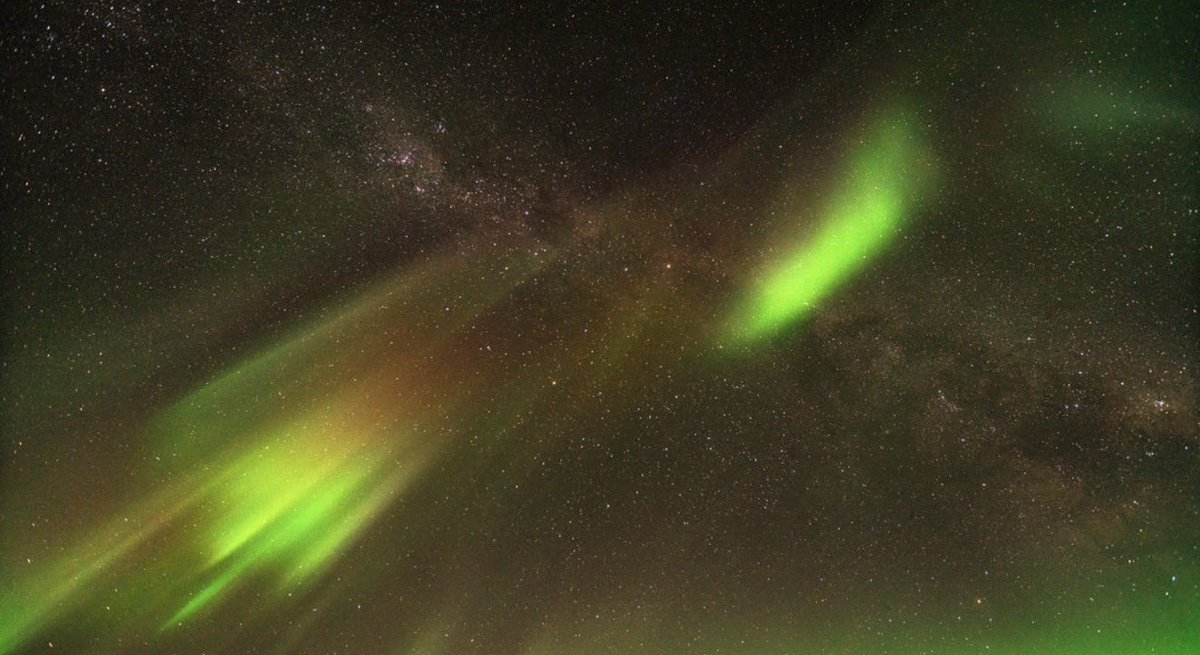 astropics's tweet photo. Auroras over Antarctica ✨ https://t.co/oL5JsaGgb5