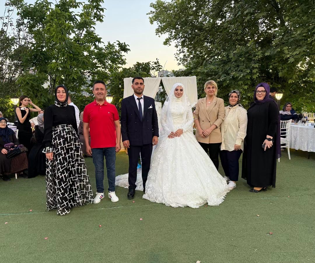 sennur_dan's tweet photo. İl Kadın Kolları olarak  Şule Nur Tuna ve Enver Akbulut kardeşlerimizin düğün merasimine katılım sağladık.

Genç çiftimize bir ömür boyu mutluluklar diliyor, ailelerini tebrik ediyoruz. 💐🤍 https://t.co/jikpTqUkpd