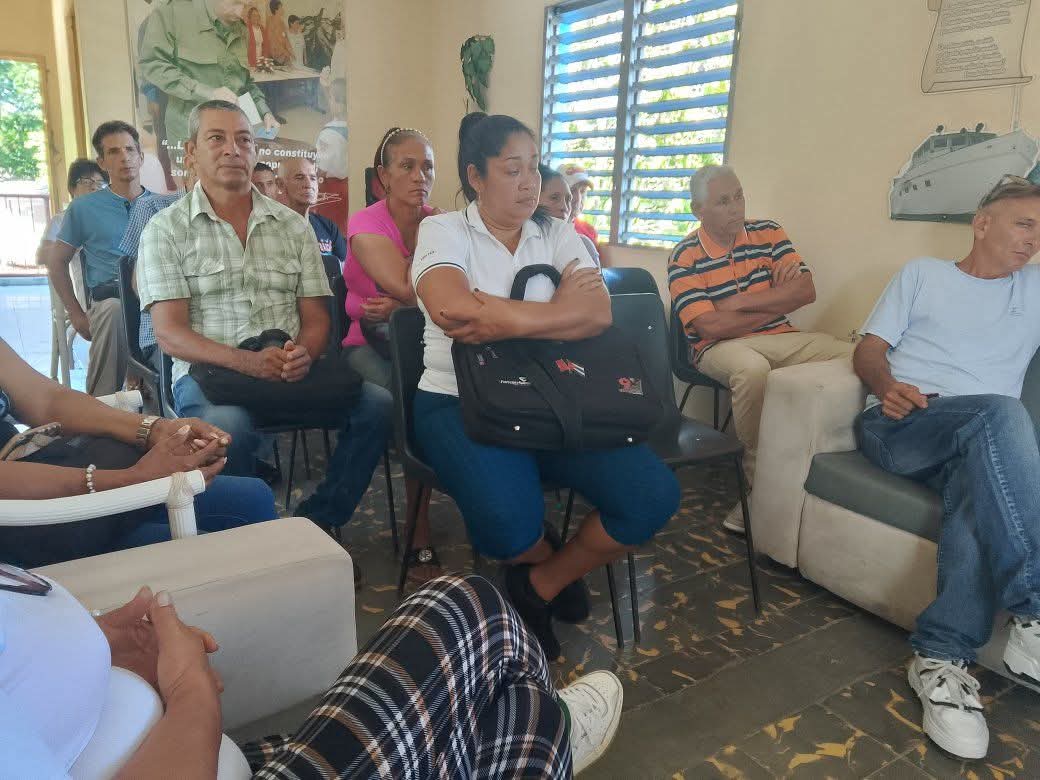EnoelHernandez2's tweet photo. Se efectúa en el #MunicipioBartoloméMasó el acto municipal por el 7o. Aniversario de la creación del órgano electoral cubano. @YudelkisOrtizB @BorgesOlivero @EduardoLopezL65 https://t.co/QeatQ1Zc4Y