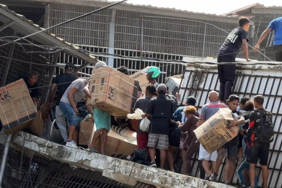 MrCalambres's tweet photo. Si en lugar de estarse robando boilers, televisiones y refrigeradores estuvieran quitando escombro habría muchos mas sobrevivientes, esto es lo que dejó el "socialismo chavista" puro pendejo estiramanos https://t.co/YMZhdM5dbB