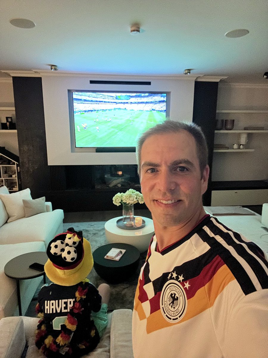 philipplahm's tweet photo. Auf geht’s! 🇩🇪 #FIFAWorldCup @DFB_Team https://t.co/RRvTNMIHg8