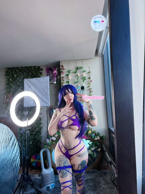 BetzyBlack🦇 - https://t.co/gDGi7PmFA3