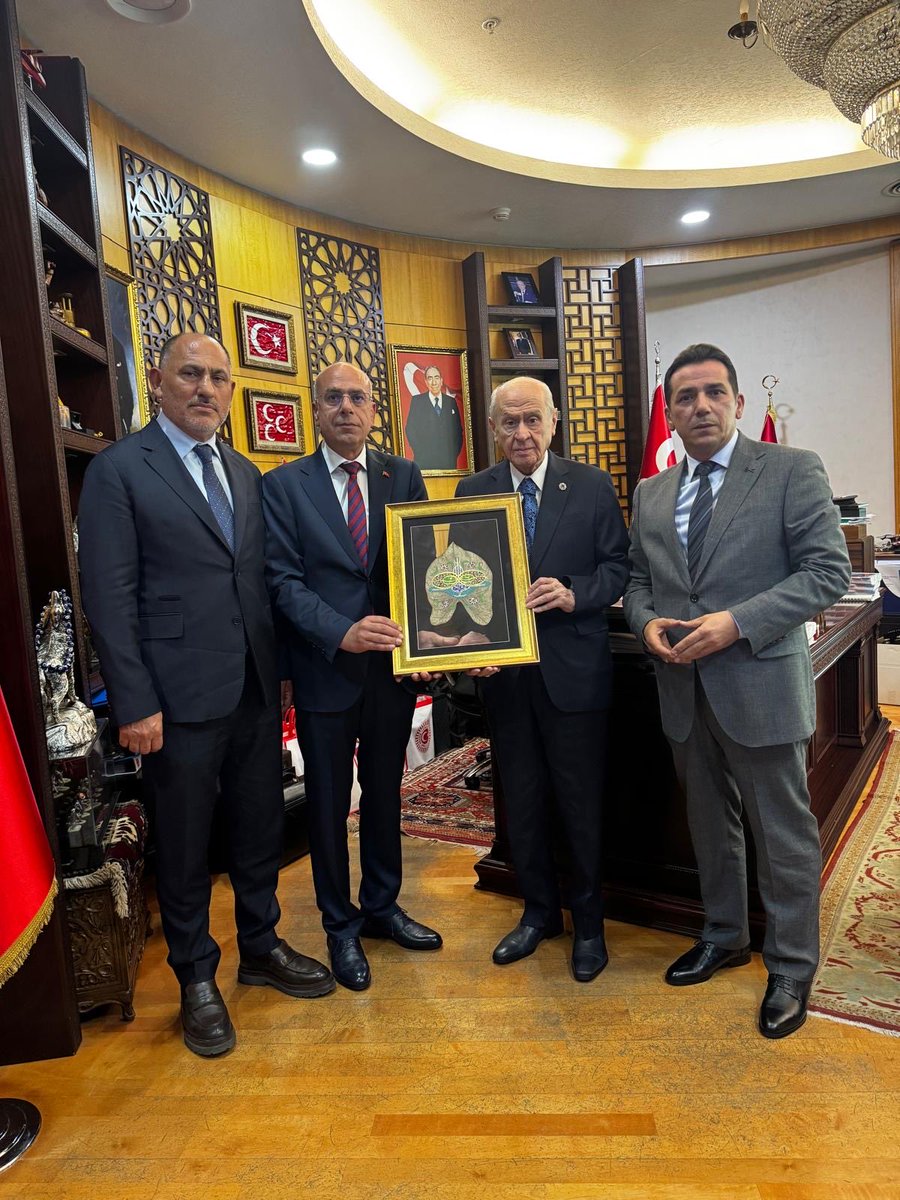 aazizaydogdu's tweet photo. Bizi makamına kabul etme nezaketinde bulunan Türk Dünyası Bilge Lideri, Muhterem Genel Başkanımız 
Sayın Devlet Bahçeli beye saygı ve hürmetlerimizi sunuyoruz. 

Tüm dava arkadaşlarımıza selam ve sevgilerini ilettiler.

Birlik içinde dirliğimiz ile “Önce Ülkem ve Milletim, Sonra Partim ve Ben” şiarıyla liderimizin izinde büyük ülkümüz için hesapsızca yürümek en büyük övüncümüz olacaktır. 

Allah (cc) başımızdan eksik eylemesin.