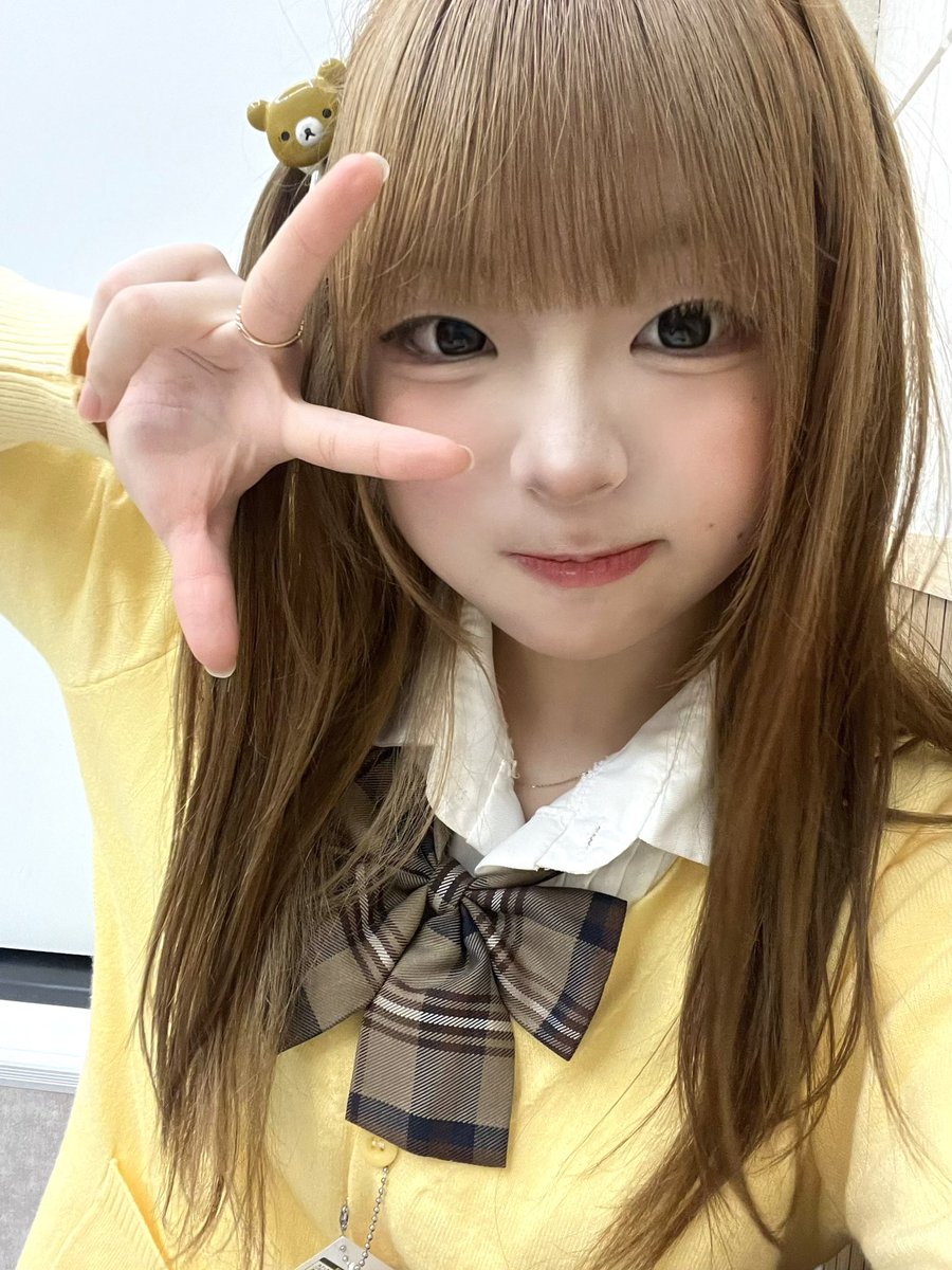 renya0202's tweet photo. 250312

今天的哈茲坎殿是完整體！！
穿上日本制服試試看，黃澄澄的衣服超棒的！！謝謝大家來看我～
你們都安全到家了嗎？！？
明天也要加油喔！！！！！♪(๑ᴖ◡ᴖ๑)♪‼️
#지컨굿즈 #소통환영 https://t.co/KGjZG7PGlc