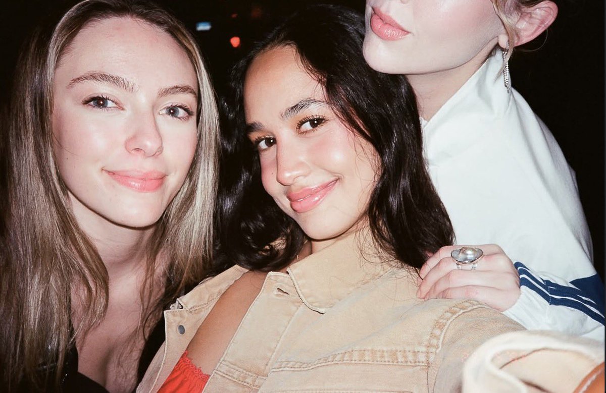 kkurouyuri's tweet photo. danielle rose russell<3 https://t.co/2ZBSBMLXQZ