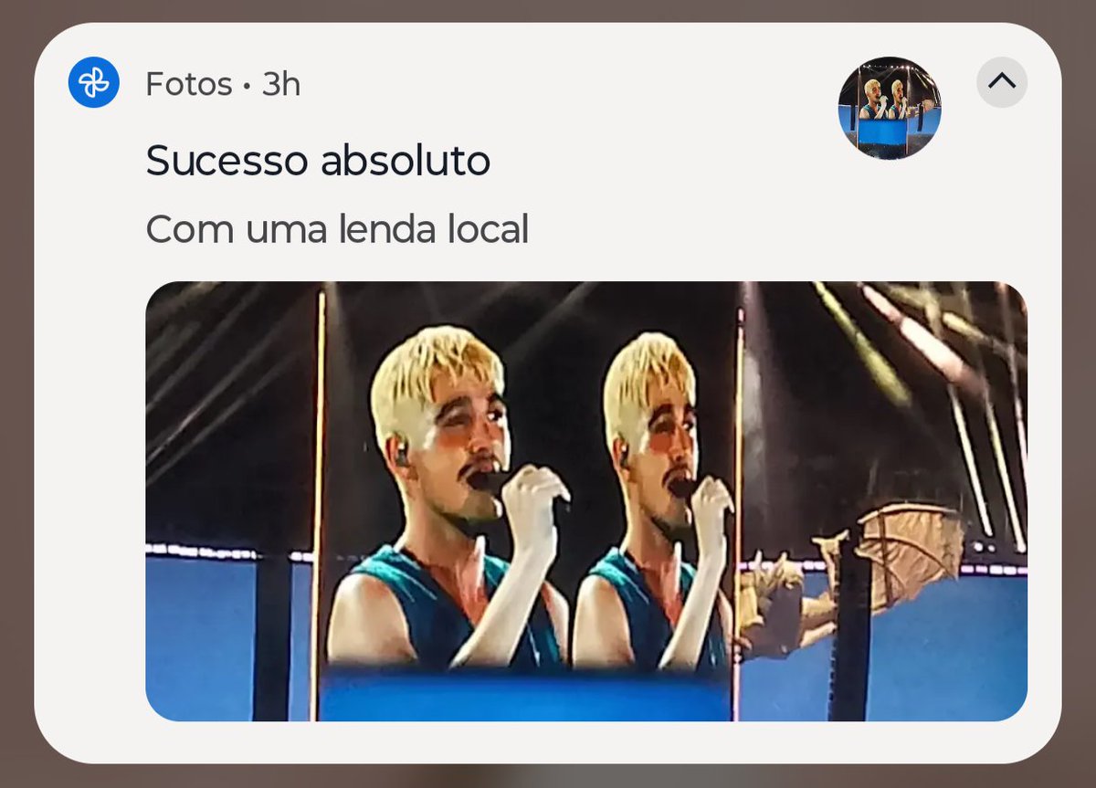 universojaobr's tweet photo. O Google Photos segue testando o meu coração com essas notificações! Lembrança da SUPERTURNÊ!
Volta, Jão!!!! 
#tbt https://t.co/ANZGpc6piB