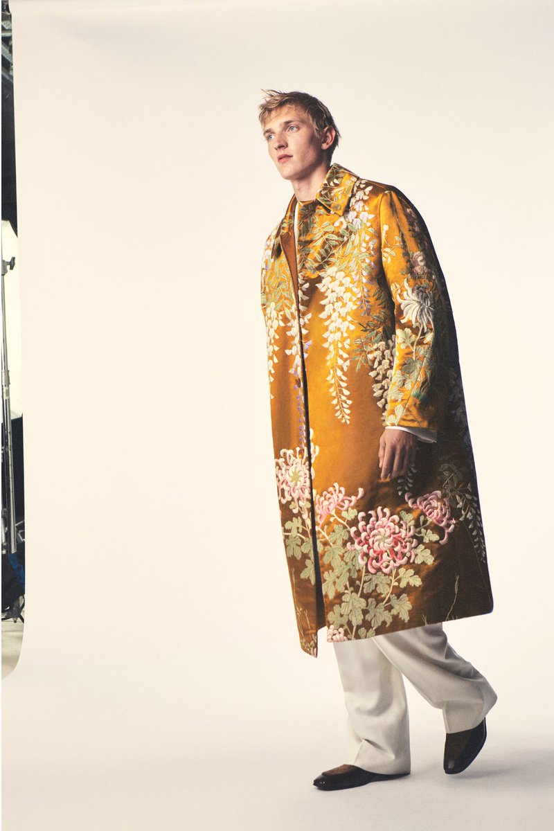 LaModeUnknown's tweet photo. The DEBUT menswear collection of Sarah Burton for ✨️Givenchy✨️ Spring/Summer 2027.🪡 https://t.co/FmOplVoEYA
