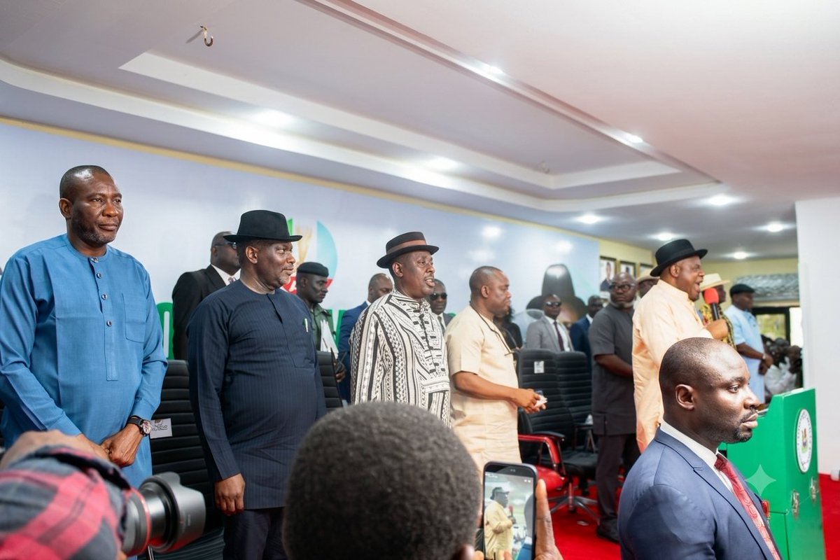 iccbayelsa1's tweet photo. SSDC Executive Director Engr. Preye Aganaba Attends Bayelsa APC Stakeholders' Meeting at New Party Secretariat in Yenagoa.

@preyeaganaba
@OfficialAPCNg @PBATMediaCentre @officialABAT

https://t.co/tcsfu7eolh https://t.co/ABxVLklSTl