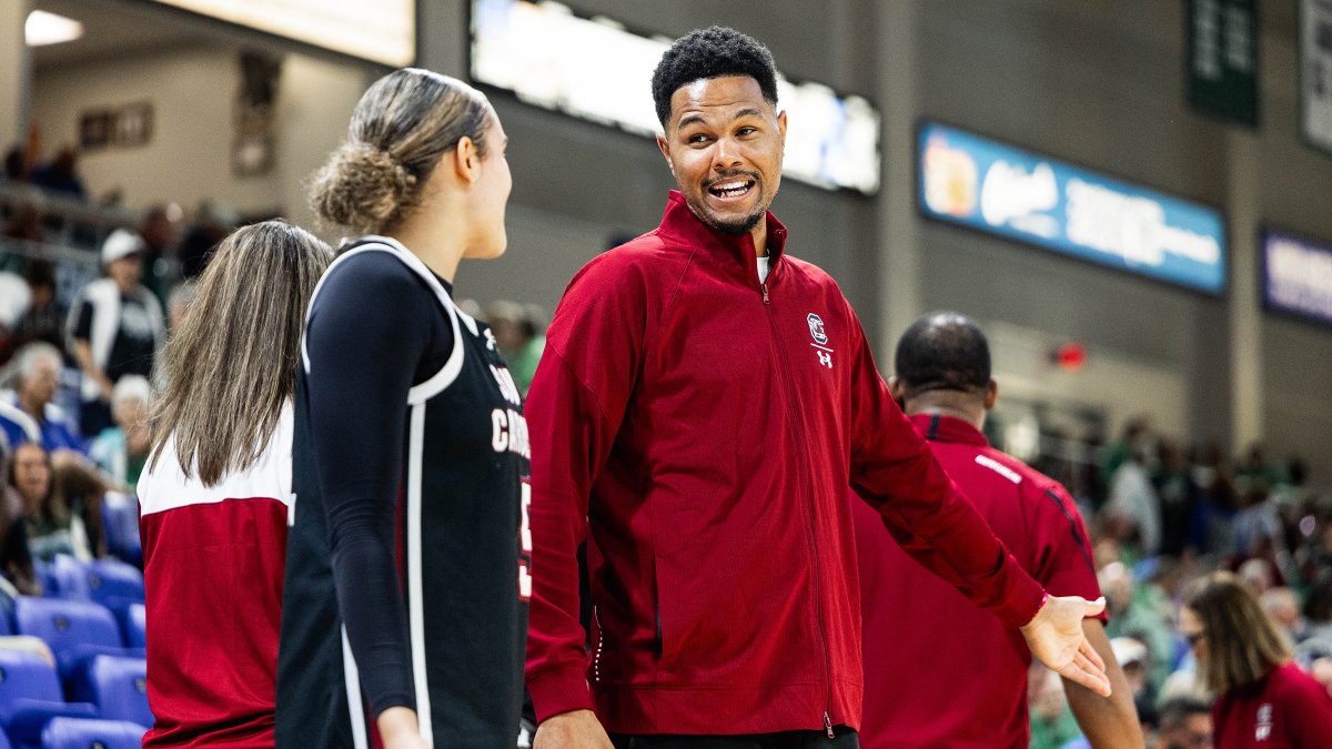 GamecockWBB's tweet photo. Bringing the energy because it's @DellyWEN's birthday!! https://t.co/3N8I3Gvq3p