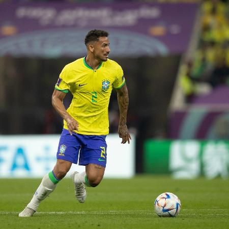 raflamello81's tweet photo. 🔴⚫⚠️Danilo supera velocistas e atinge maior velocidade da Seleção contra a Escócia!

Um dado surpreendente chamou a atenção no relatório estatístico oficial divulgado pela FIFA após a vitória do Brasil por 3 a 0 sobre a Escócia. O lateral-direito Danilo foi registrado como o jogador mais rápido em campo pela Seleção Brasileira durante o confronto.

O experiente defensor atingiu a marca impressionante de 34,2 km/h em um dos momentos da partida. O índice superou os números de atacantes do elenco conhecidos justamente pela explosão física e velocidade vertical, como Gabriel Martinelli e Endrick.

Confira o topo do ranking de velocidade do Brasil no jogo, de acordo com os dados da entidade máxima do futebol:

➡️1. Danilo: 34,2 km/h

➡️2. Martinelli: 34,1 km/h

➡️3. Endrick: 33,9 km/h

Por: @geglobo 
📸Reprodução I CBF