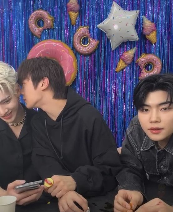 onedoormoa99's tweet photo. ....just us, and your friend steve ππ #gyubrik #freegunwook #ohnogunwookisalrdyfreed #imnotcryingyouare #gunwookcomebacktobeingtheirsteve https://t.co/yagxKkwiLA
