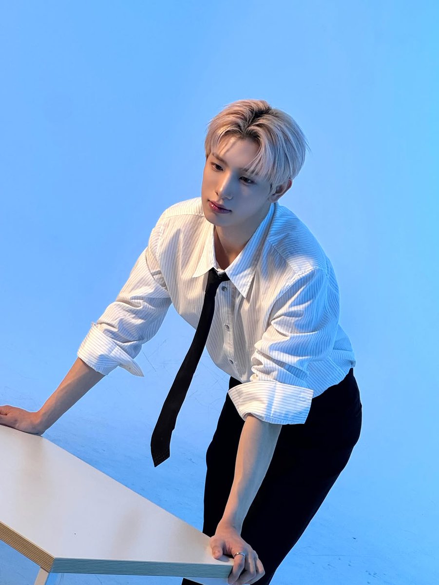 Kunhoarchives's tweet photo. 💙✨ https://t.co/falOgkidEs