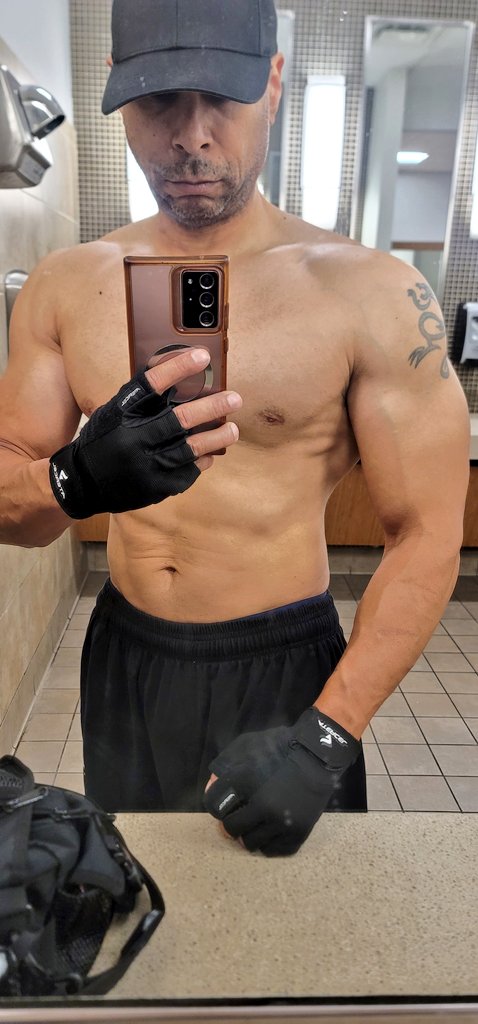 CM05241's tweet photo. Hit the gym. It's an amazing feeling! https://t.co/uHTFZ96Fm6