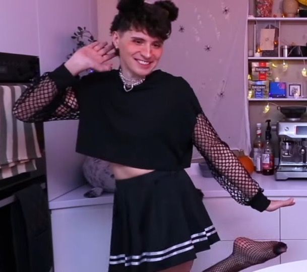 danandphil_arg's tweet photo. 29- ¿Cuál es tu outfit favorito de Dan? 😎 #BrasilWantsDanAndPhil https://t.co/0HX9Ai5RUb