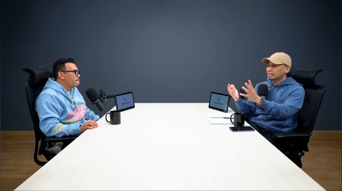 unmagnetism's tweet photo. dari podcast raditya dika w baru tau nama asli ebel cobra itu ahmad najmi hidayat
bahkan ebel sebenarnya persona yg disengaja
aslinya dia orang normal, anak pengusaha, berasal dari keluarga berada
pura2 jadi “gila” supaya laku di industri hiburan

jadi keinget vicky prasetyo, awal2 kemunculannya suka ngomong ngelantur bahasa inggris berantakan twenty one my age padahal aslinya pinter

good job najmi dan vicky👌🏻👌🏻