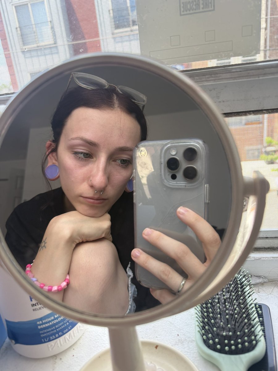 Layla__renee__'s tweet photo. i was not blessed with a post-cry glow unfortunately https://t.co/sGoOnylRVK