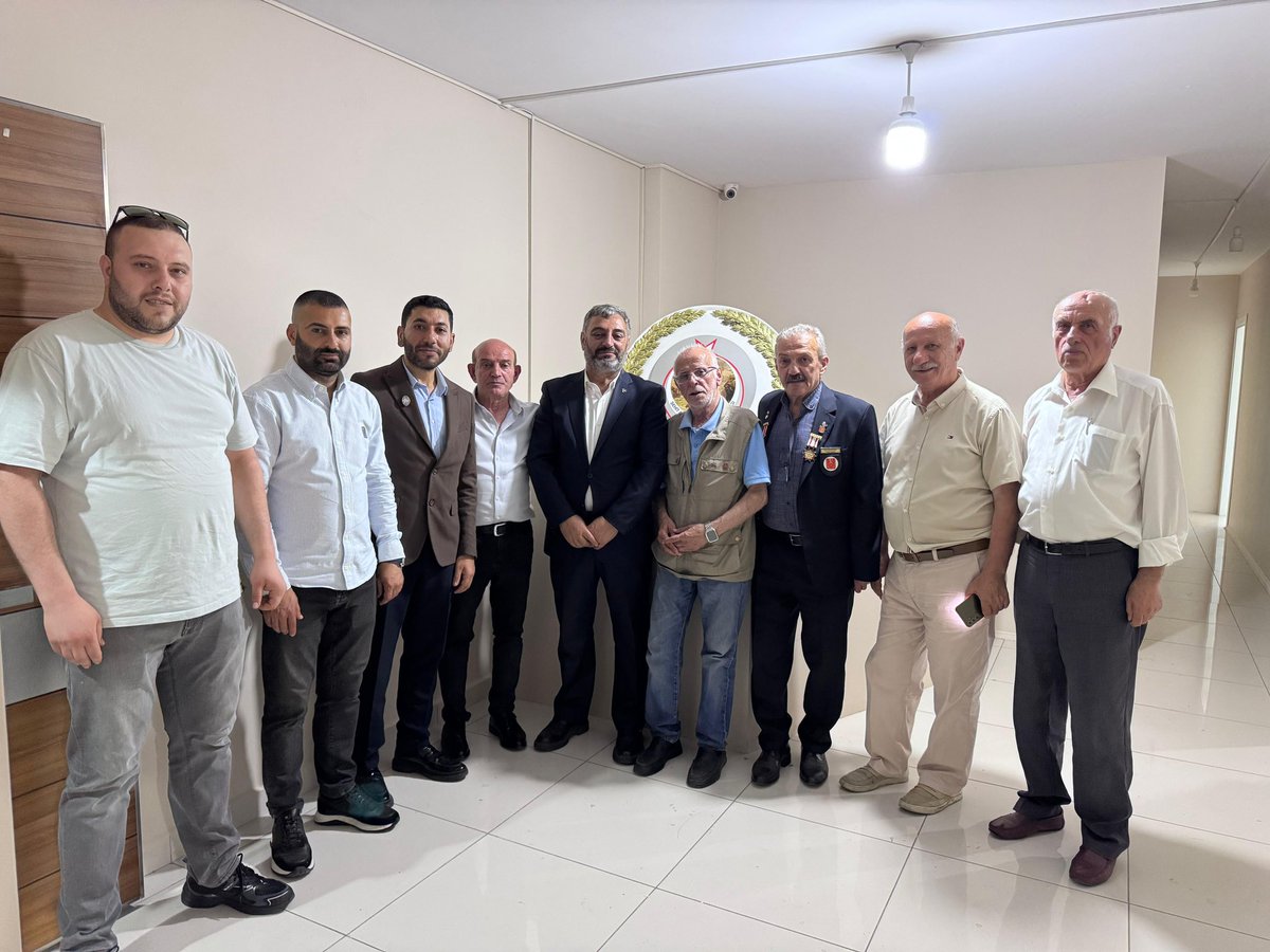 Beyogluulkuocak's tweet photo. MHP Beyoğlu İlçe Başkanımız ile birlikte, yeni açılan Şehit Aileleri ve Gaziler Derneği İstanbul Şubesi’ni ziyaret ederek Şube Başkanı, Kıymetli Gazimiz Sayın Erkan Bayram ile bir araya geldik. https://t.co/ghh5gPfUfx