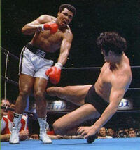 tanaka_kero_mg's tweet photo. 1976年6月26日日本武道館、格闘技戦世界一決定戦　猪木対アリ。
50年前。
土曜昼から生中継。高校から走って家まで帰ってテレビを見た思い出。
視聴率が何と46%(瞬間最高視聴率54.9%)
世紀の大凡戦と批判されましたが近年評価が変わりました。
2016年に6月26日が「世界格闘技の日」に制定されました。 https://t.co/Ex94Co7KFh
