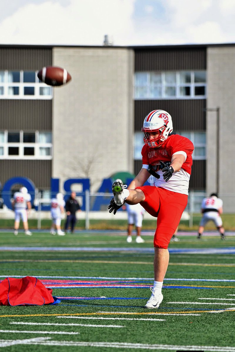 FreuDuthoit's tweet photo. Spécial team play !
Freu-Duthoit Pierre,6"2 205 lbs  Punter from the Cégep of trois rivières.
https://t.co/5oNA6a4nh4 https://t.co/q7W1Yo0miM