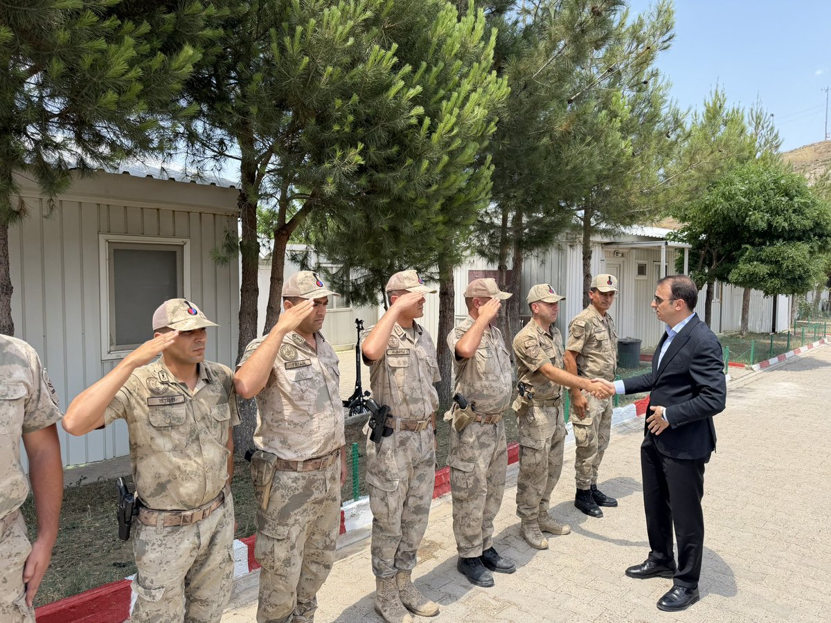 tc_guclukonak's tweet photo. 📍 Düğünyurdu Jandarma Karakol Komutanlığı

Kaymakamımız Sayın Semih MEMİŞ, Düğünyurdu Jandarma Karakol Komutanlığını ziyaret ederek incelemelerde bulundu.

Ziyaret kapsamında yürütülen faaliyetler ve karakol envanterinde bulunan araçlar hakkında bilgi alan Kaymakamımız, görevli personelle bir araya gelerek çalışmalarında başarılar diledi.