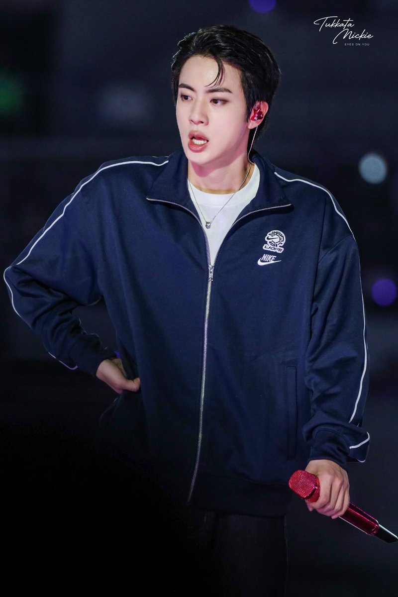 Tukkatamickie37's tweet photo. ☺️😊😉

#BTS #방탄소년단 #JIN
#BTS_WORLDTOUR_ARIRANG
#BTS_WORLDTOUR_ARIRANG_BUSAN

📌 https://t.co/g5MkobgBVl https://t.co/U7S4wK0KSv