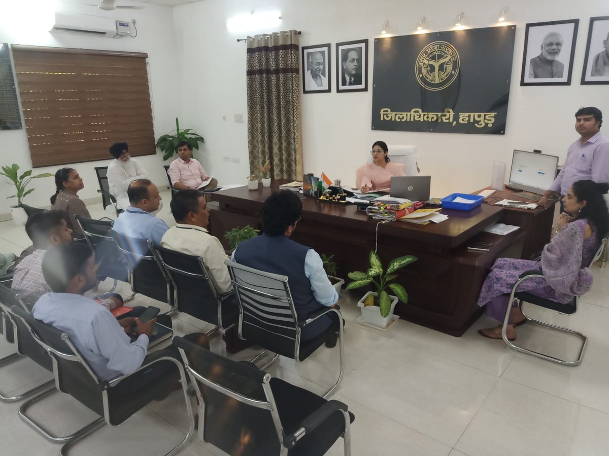 DmHapur's tweet photo. आज IGL कंपनी के पदाधिकारियों के साथ बैठक आयोजित कर विभिन्न बिंदुओं पर विस्तृत चर्चा की गई।
🔷घरेलू कनेक्शन विस्तार:
•जिन परिवारों के पास एलपीजी कनेक्शन नहीं है, उन्हें प्राथमिकता के आधार पर PNG कनेक्शन उपलब्ध कराया जाए।
•अधिक से अधिक घरों तक PNG कनेक्शन पहुंचाने के निर्देश दिए गए।
🔷औद्योगिक क्षेत्र में विस्तार:
•उद्योगों (Industries) में PNG कनेक्शन को बढ़ावा दिया जाए।
•एलपीजी पर निर्भरता कम करने के लिए औद्योगिक इकाइयों को PNG से जोड़ने पर विशेष जोर दिया गया।
🔷इनएक्टिव कनेक्शन:
•सभी इनएक्टिव (Inactive) PNG कनेक्शनों को प्राथमिकता के आधार पर पुनः चालू कराया जाए।
🔷लक्ष्य पूर्ति एवं कार्ययोजना:
•जनपद के वार्षिक लक्ष्य को समयबद्ध तरीके से पूर्ण करने हेतु विस्तृत रूपरेखा तैयार की गई।
•लक्ष्य प्राप्ति के लिए चरणबद्ध कार्ययोजना बनाकर नियमित मॉनिटरिंग के निर्देश दिए गए।
@CMOfficeUP @ChiefSecyUP @CommissionerMe3