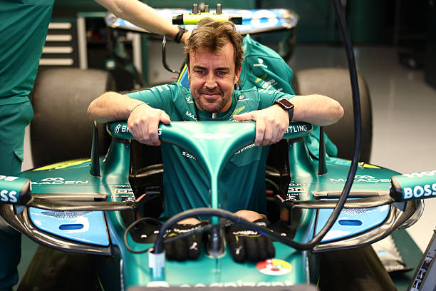 MotorTimeES's tweet photo. ✍️  Fernando Alonso vuelve a mencionar el futuro. "Zandvoort y Monza, y creo que por esas fechas decidiré qué hacer el año que viene".

🗨️ "No necesito que Mike me diga que soy rápido. Yo eso ya lo siento en cada vuelta que doy en la pista", añade.

#F1 #AustrianGP🇦🇹 https://t.co/BM9Xt9cPKQ