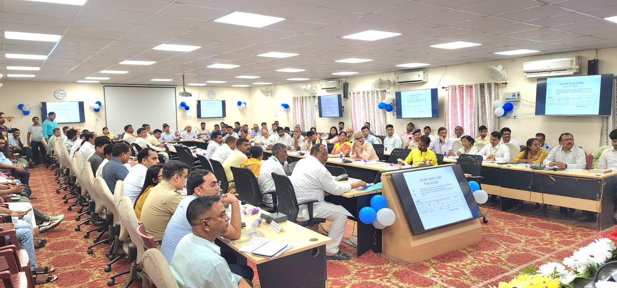 sunilkbv's tweet photo. आज लखीसराय जिले में आयोजित 20 सूत्री समिति की बैठक में सहभागी हुआ। बैठक में माननीय केंद्रीय मंत्री श्री ‘ललन’ सिंह जी, अन्य सम्मानित जनप्रतिनिधियों तथा जिला प्रशासन के वरिष्ठ पदाधिकारियों, जिनमें जिलाधिकारी एवं पुलिस अधीक्षक शामिल थे,

बैठक के दौरान क्षेत्र की विभिन्न जनसमस्याओं एवं विकासात्मक विषयों पर विस्तृत विचार-विमर्श किया गया तथा उनके समाधान हेतु आवश्यक निर्णय लिए गए।
#Bihar