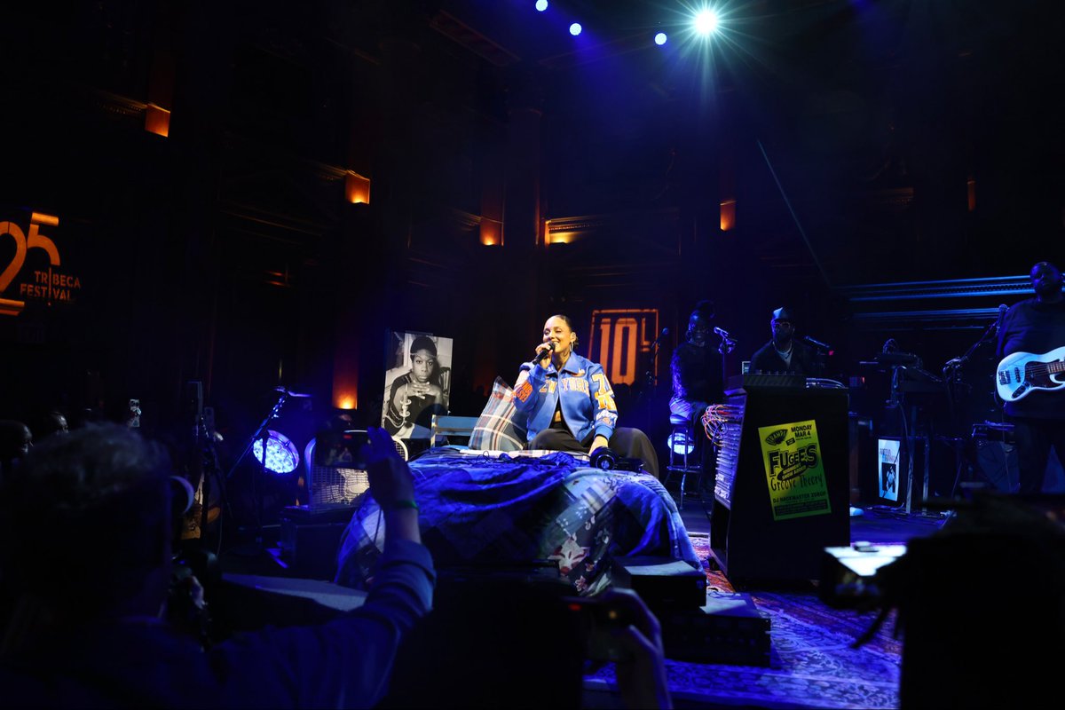 JONESWORKS's tweet photo. @aliciakeys premiered her doc, Girl from Hell’s Kitchen, at Tribeca Festival and the @nyknicks win the same night!  New York was feeling a little extra New York. 🧡💙🗽 https://t.co/VNC2fN5I0T
