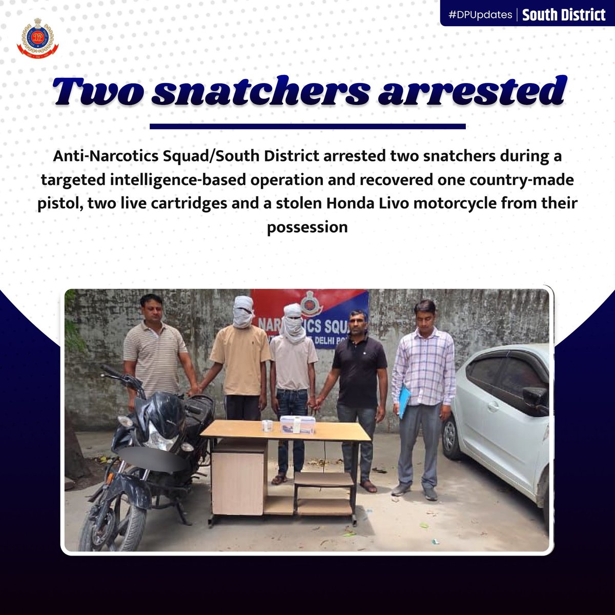 DCPSouthDelhi's tweet photo. Team of ANS/South District arrested two habitual offenders involved in robbery, snatching and Arms Act cases during a planned operation in Pushp Vihar.

One country-made pistol, two live cartridges &amp; a stolen motorcycle recovered &amp; seized during the operation.

#DPUpdates https://t.co/EebiNUb4nC