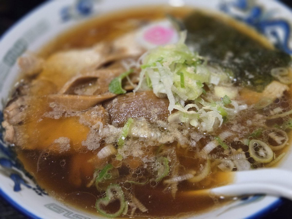 zd53s's tweet photo. 真夜中のチャーシュー麺 https://t.co/ohypUUNTnT