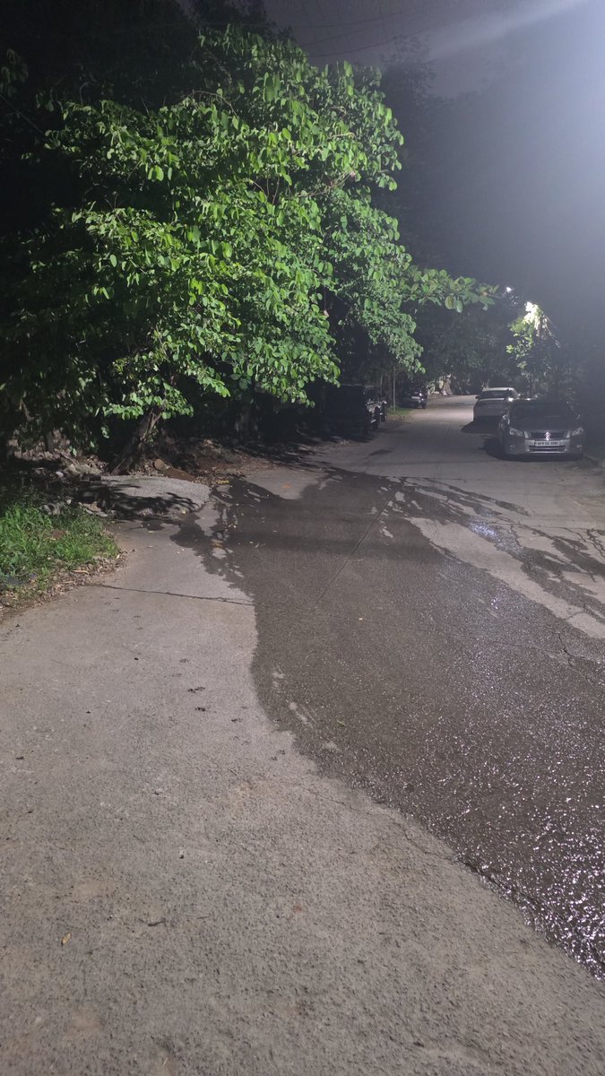 jayant_tagore's tweet photo. @HMWSSBOnline @CommissionrGHMC @ZC_Khairatabad @CEC_EVDM sewage overflowing 24x7 at Huda Enclave Road 70, Jubilee Hills. Health hazard and mosquito magnet. Kindly stop this immediately please. https://t.co/VrQuQmWZ5M