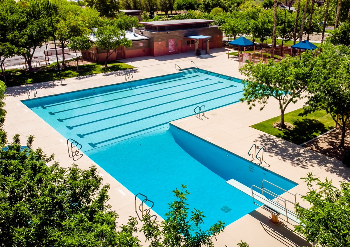 summerlinlv's tweet photo. A cool summer starts here in Summerlin!

With resident-only community centers, Olympic-sized pools, and swim lessons, there's plenty of opportunities for active fun for the whole family. Read more at the link in bio. https://t.co/ubHRyGH1hg