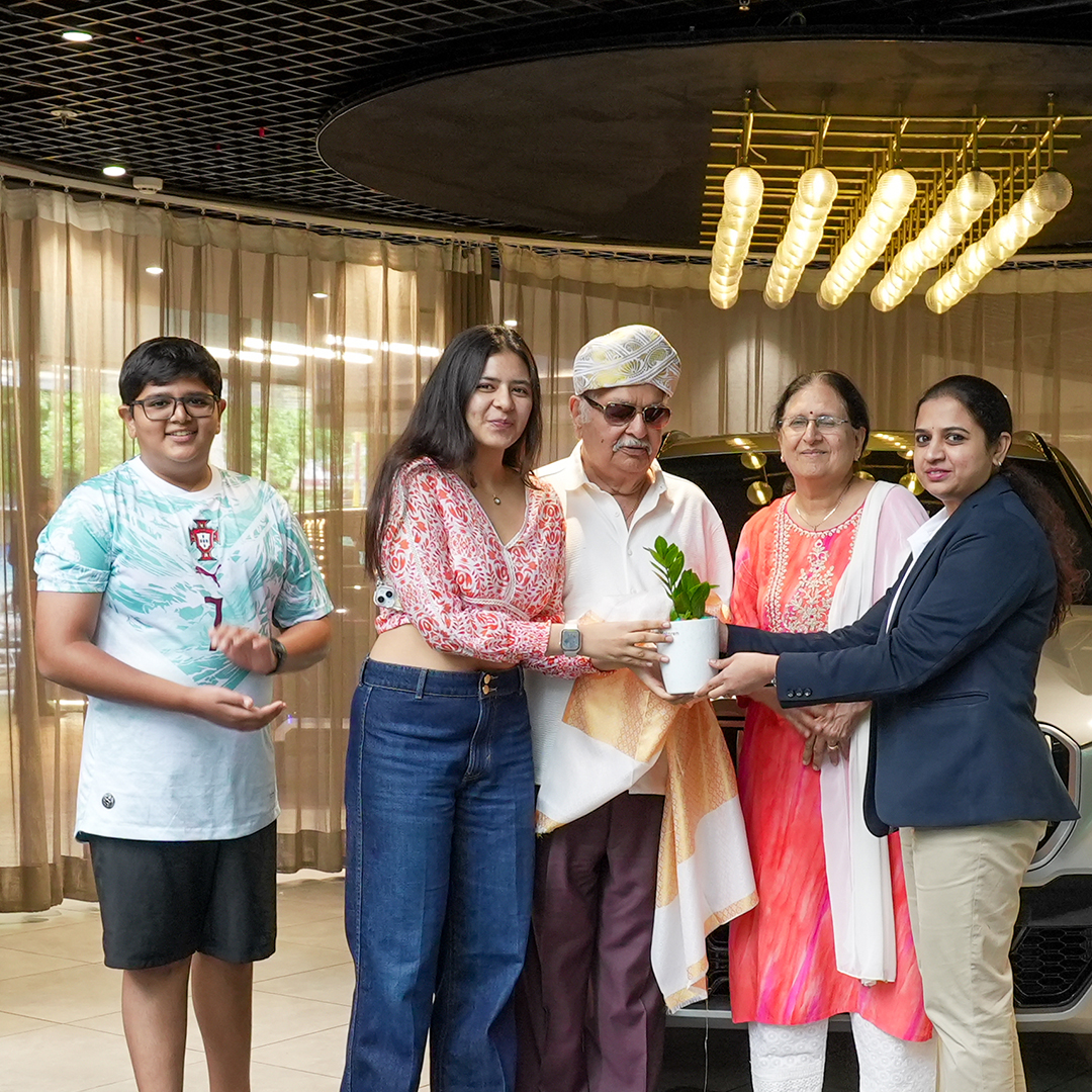 bmwdeutsche's tweet photo. Your partner to #PlayTheBigGame.
Congratulations to Mr. Srichand and family on their brand new BMW X1. Welcome to the world of sheer driving pleasure.
#BMWX1

Book your test drive today: 📲 +91 9971314315
---
#SkipBoring #Luxury #BMW #deutschemotorenwhitefield https://t.co/S9oKUNZ6MR