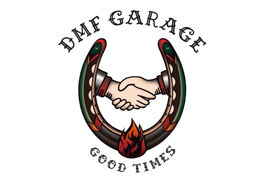 DMFGARAGE's tweet photo. SNS内でだけど、今日初めてアンチユーザーさんと直接やり取りした。

長文になるけど、今日は自分の口調で書かせてもらおうと思う。

今までは見て見ぬふりをしてきたけど、
DMFを愛用してくれてる方に対してわざわざ、
それ既製品にロゴ入れただけだよ？という事を伝える内容だったから、
いまだにそこを言ってる人がいるのかと思い、
一度話してみようとその輪に入ってみた。

その人も含めて、裏で色々言ってる人の共通点は、
・DMFはガレージブランドじゃない
・既製品にロゴ入れただけ
ここをとにかく言ってくる。

もちろんそう言ってる人たちの気持ちは分かるし、その人達を否定するつもりも全く無い。

中には個人アカウントでは相互の人たちもいたけど、それでも見て見ぬふりを続けてきた。

ただ、少なからずDMFを使ってくれてる大切な人たちはいるし、DMFを否定するのは自由だけどそれによって嫌な気持ちになってしまうお客様もいる事がとても辛くて、やるせない気持ちになったからこそ、
X内で自らも公言した。

改めて言うと、DMFの製品は既製品ベースのものはある。
ただ、そうじゃないものも当然ある。

ガレージブランドの定義が好きな人からすれば、DMFはガレージブランドではないだろうし、
自分でもそこを主張してない。

DMFはブランド名にある通り、
友人・家族・自由
をコンセプトにしてる。

自分自身が欲しいものや身近な人が欲しいと思ってるものが軸になっていて、
それを見て欲しいと思ってくれる人が一人でもいればそれは本当に嬉しい事だし、感謝しかない。

アンチユーザーさん達の言う事はその通りだなと素直に受け止めるけど、
腑に落ちない点もある。

まず、そうじゃないオリジナルアイテムの事を完全に無いものにして既製品の事ばかり言う点。

キャンプギアに限らず、世の中には既製品ベースのものなんてどれだけでもありふれてるし、全てをオリジナルで作るなんて到底無理がある。

消費者も分かった上で買ってる人も多いだろうし、実際に私だってその一人だ。

DMFのアイテムも、私自信も公言してるし、
分かった上で購入してもらってる人も多いと思うけど、
それでも自分が気に入って買ったものに対して、わざわざ嫌な気持ちにさせる横槍を入れるのは誰のなんのためにやってるんだろう。

次に無いことにされてる点は、
ロゴやデザインに対しての価値を一切無視してること。

DMFのロゴを作るのにどれくらいの時間を使って、何回作り直したのかはもちろん分からないと思うけど、
私はこのロゴが大好きだ。

亡くなった友人とたくさん話をして、たくさん考えて、やっと出来たDMFのオリジナルロゴなんだよ。

ロゴ以外のデザインだってそうだけど、
既製品ベースだろうとこのロゴやデザインが入ればDMFのオリジナルだと思ってる。

アンチユーザーさんからすると、ロゴやデザインには1円の価値も無いのだろう。

でもそれは色んな価値観があるから仕方がないことだし、価値観が違うだけでどっちが間違いというのもないと思ってる。

それに加え、ロゴをレーザーするだけと言われるけど、レーザーの調整をするために試作品も作るし当然失敗するものもある。

作業する手間も少なからずあるし、梱包材や色んな備品代もあるし、梱包、発送とかの手間だってある。

原価がいくら掛かってるのかは分からないだろうけど、
それでも既製品ベースなことには変わりがないから、利益なんてほとんど乗せない価格設定をしてる。

例えば、多くの人が購入してくれたトライタンパイントグラスは、一個の原価は約2500円する。
それを3080円で販売してたから、一つ売れても580円しか利益が無い。
それどころか、色んな手間を考えるとマイナスくらいだ。

それでも自分が欲しくて作ったものを気に入ってくれる人がいるなら、利益云々じゃ無く使って欲しいから販売した。

DMFの商品は出来るだけ買いやすい価格設定にしているつもり。
だからこそ利益なんてほとんど無いし、そこを求めてやってるわけじゃない。

自分が気に入って作ったものに一人でも共感してくれる人がいるだけでいい。

アンチユーザーさん達が言ってることは正論かもしれないけど、土俵が違うし価値観が違うからきっと交わることはないだろうし、それでいいと思ってる。

そして、裏でコソコソ言わずに堂々と正論を直接ぶつけに来てほしい。

今回の初めてのやり取りのようにずっと平行線になると分かってるけど、意見は聞くし素直に受け止めるし、
こんな細々とやってるブランドを気にしてくれてる事に感謝して真摯に対峙するので。

長々とダラダラと思った事を書かせてもらったけど、DMFはこれまで通りマイペースにやりたい事をやっていきます。

DMF GARAGE
KAZZ