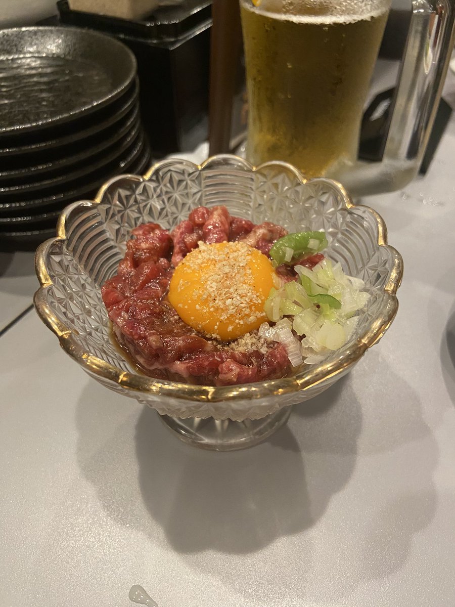 _ozuy's tweet photo. ユッケのビジュがいい
2件目にやっぱり謎のゲイバー
友達のボトルで安く済んだゾ https://t.co/jI3fnYKZsc