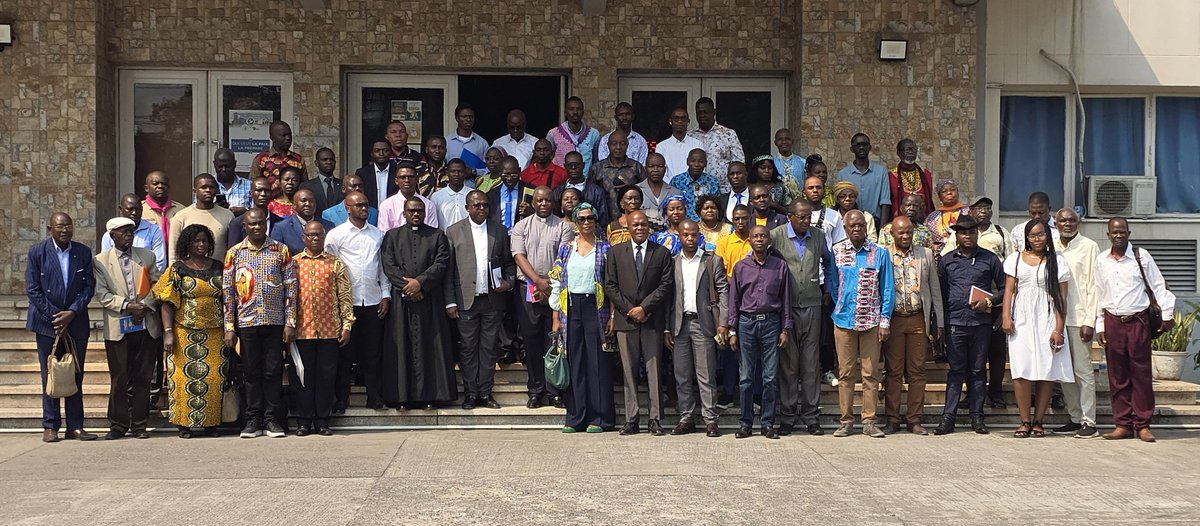 Cenco_officiel's tweet photo. Message de l’Assemblée plénière extraordinaire de la CENCO : Ce jeudi 25 juin, au Centre interdiocésain, Mgr Donatien Nshole, Secrétaire général de la CENCO, a échangé avec les mouvements d’action catholique afin d’éclairer et de favoriser l’appropriation du message des évêques, tout en présentant les attentes des pères évêques à l’égard des laïcs.