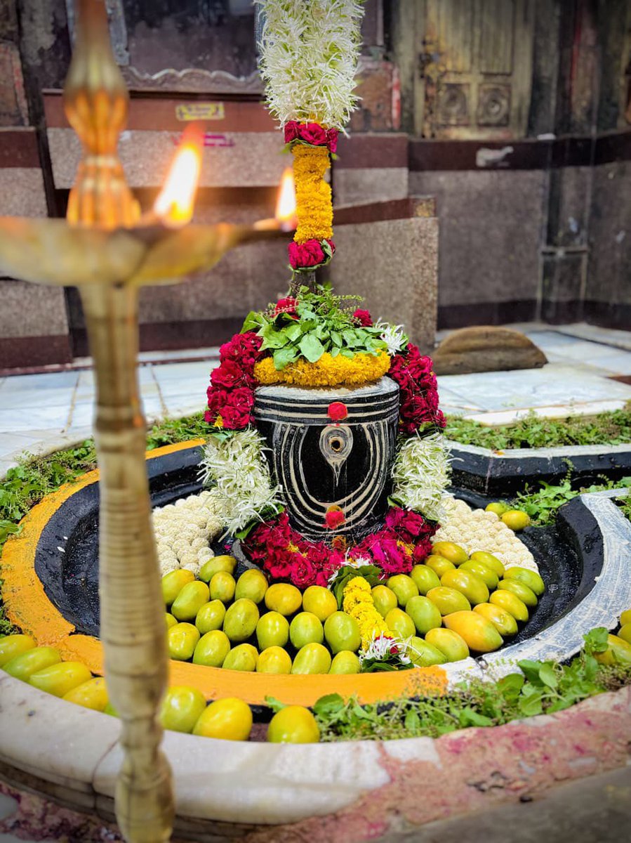 12Jyotirling's tweet photo. श्री परली वैद्यनाथ ज्योतिर्लिंग संध्या आरती श्रृंगार | 25.06.2026

Shri Parli Vaidyanath Jyotirlinga Sandhya Aarti Shringar | 25.06.2026 https://t.co/hDVhNK78AQ