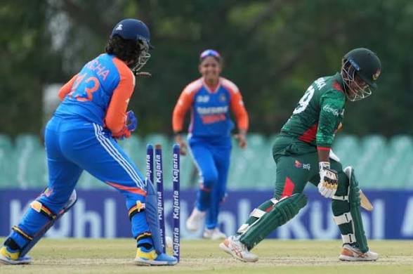 Muftubal07's tweet photo. 🇮🇳🇮🇳The Indian women's team defeated both its neighboring countries, Pakistan and Bangladesh in T20 World Cup🏆 . 

Proud for Indians . 

Great performance by Harmanpreet Kaur Brigade 🔥 https://t.co/wxBOZLz9Hh