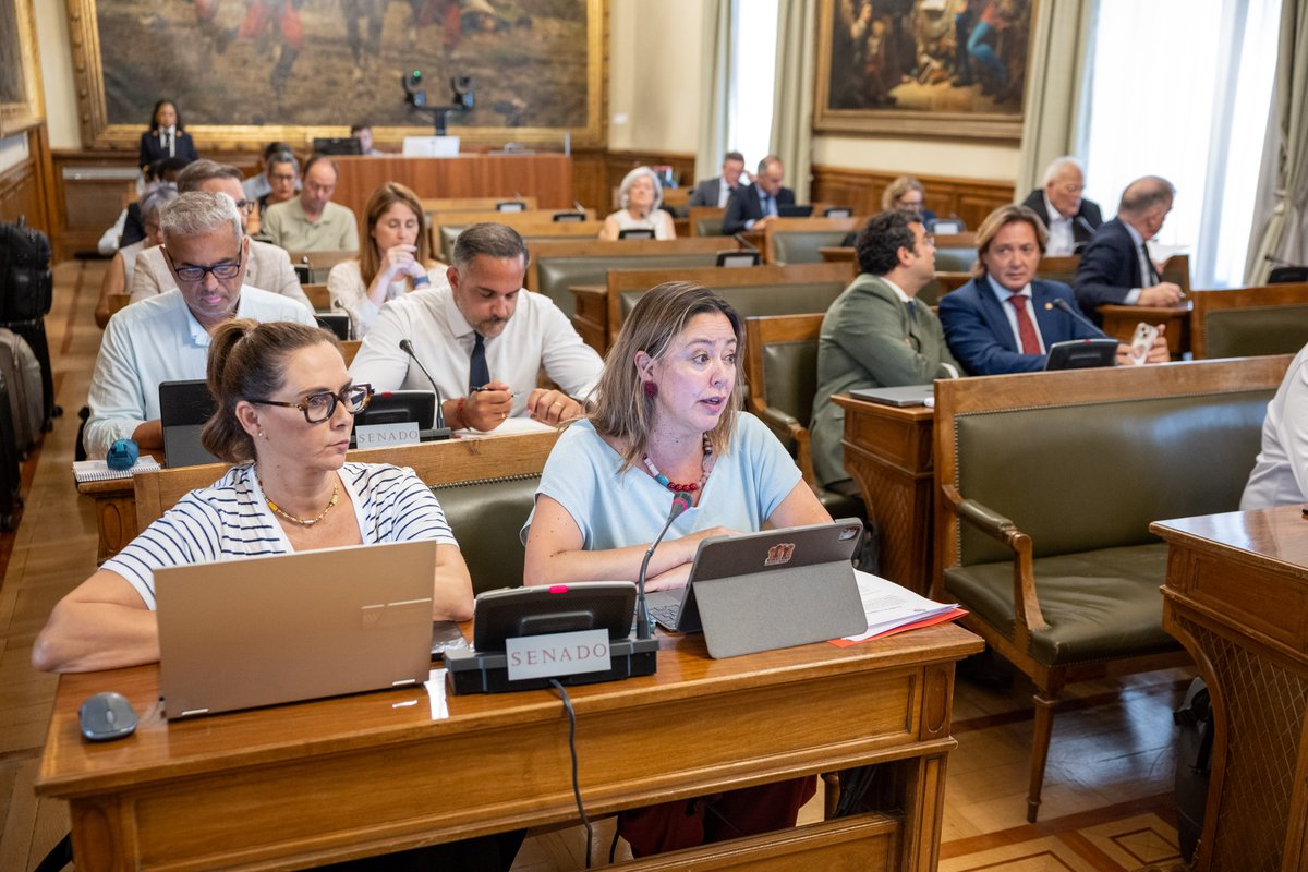 Senadoesp's tweet photo. 👉Finaliza la comparecencia en la sesión de la Comisión Mixta sobre Insularidad 

➡️Web: https://t.co/MugLtD6PKJ

📰Noticia: https://t.co/TPbts2oZXY https://t.co/A4VLimXzXj